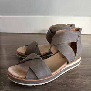 Women's Gray Lifestride Zip Up Sandals